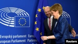 Şotlandiyanın birinci naziri Nicola Sturgeon və Avropa Parlamentinin başçısı Martin Schulz