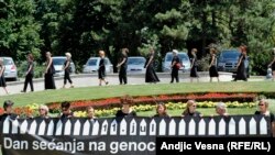 Jedan od performansa Žena u crnom u znak sećanja na žrtve genocida u Srebrenici, juli 2015.