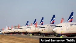 Самолеты в аэропорту Красноярска (архивное фото)
