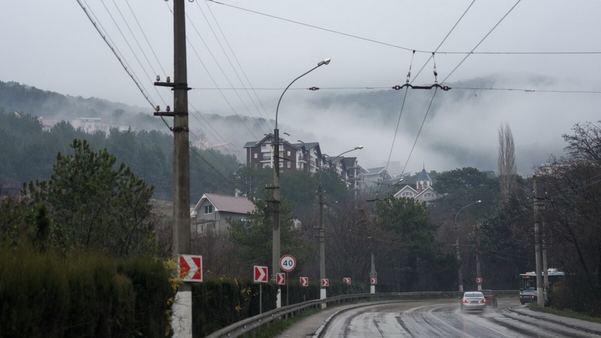 Поселок вперед. Крым декабрь дождь.