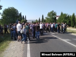 Radnici Aluminija odlučili su se na protestno okupljanje na magistralnom putu