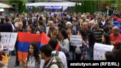 Armenia -- Protest action in Yerevan in support of Nagorno-Karabakh, 21Apr2016