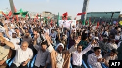 إيرانيون يشاركون بتظاهرة في طهران ضد تنظيم داعش - 24 حزيران 2014