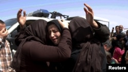 Женщины-езидки, спасшиеся от рабства и смерти от рук боевиков группировки "Исламское государство". Ирак, весна 2015 года