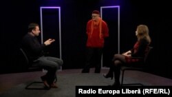 „Foarte rar primim comentarii, dar facem, deci, asta este modalitatea noastră de lucru și așa vom continua și mai departe.”