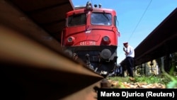 Prema navodima Tužilaštva za organizovani kriminal, Jevtić je primio mito od 10.000 evra dok je bio v.d. direktor preduzeća "Infrastruktura železnice Srbije". 