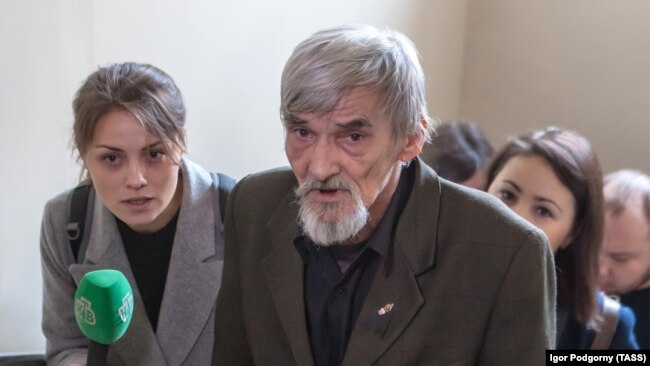 Юрій Дмітрієв під час суду у російському Петрозаводську. Квітень 2018 року