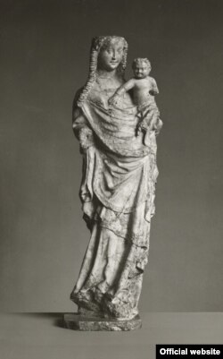 Madonna cu Copilul, Franconia (Würzburg?), sfîrșitul sec. 14 (Sculptură restituită; anterior în colecția Liebieghaus (Photo: Liebieghaus Skulpturensammlung)