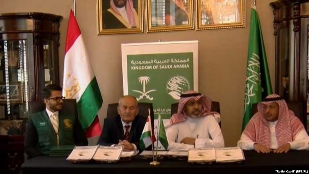 Арабистони Саудӣ ба Тоҷикистон 50 тонна хурмо дод