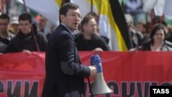 Националист Александр Поткин принимает участие в "Русском марше". Москва, 1 мая 2013 года. 