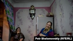 PHOTOGALLERY: Baku, For Richer Or Poorer