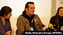 Џабир Дерала, претседател на невладината организација Цивил држи прес-конференција во Скопје.