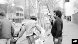 1979-cu ilin fevralında İrandan çıxarılan amerikalılar
