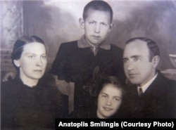 Семья Смилингисов в год захвата Литвы советскими войсками, 1940
