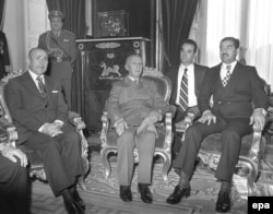 Франсиско Франко (в центре) незадолго до смерти, в компании молодого Саддама Хусейна (справа)