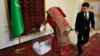 Türkmenistan 30 ýyllyk däbe eýerip, prezident saýlawlarynda ýene zenan dalaşgär çykarmady
