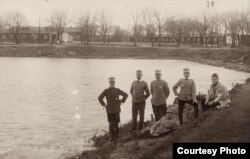 Ofițeri români la Dänholm-Stralsund, pe malul Mării Baltice (Foto: Expoziția Marele Război, 1914-1918, Muzeul Național de Istorie a României)