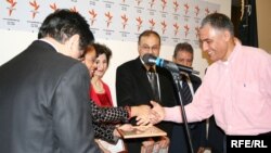 Amanullah Amirzai (far right) receives an award at RFE/RL, Czech Republic on February 2, 2007.