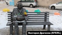 Памятник Козину в Магадане
