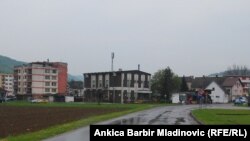 Dvor, april 2011