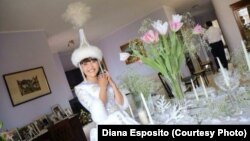 Диана Эспозито, казашка в Италии, в казахском национальном костюме. Фото предоставлено Дианой Эспозито.