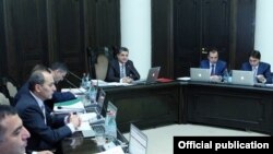 Armenia - Prime Minister Tigran Sarkisian chairs a cabinet meeting in Yerevan, 3Oct2013.