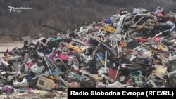 Deponija Uborak je izgrađena 1960-ih i bila je namijenjena za odlaganje komunalnog otpada sa područja Grada Mostara, a posljednjih nekoliko godina je postala regionalno odlagalište smeća