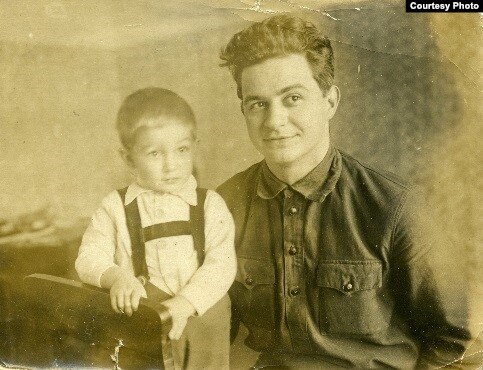 Николай Зоря с сыном Юрием. Фото из семейного архива