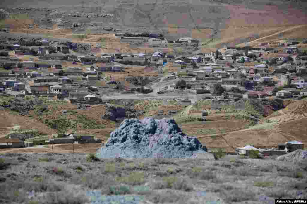 Şıxzairli (Şıxzəyirli) Qobustan rayonunun bir kəndidir. Bakı-Şamaxı yolu üzərində, Qobustanın mərkəzi Mərəzəyə təqribən 10 km qalmış, yolun sol tərəfində yerləşir və palçıq vulkanları ilə məşhurdur.