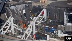 Latvia -- Rescuers search for survivors at the scene where the Maxima supermarket roof collapsed in Riga, November 22, 2013