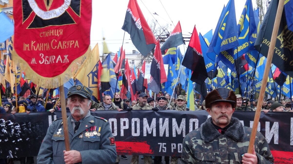 Украинские националисты провели марш в центре Киева