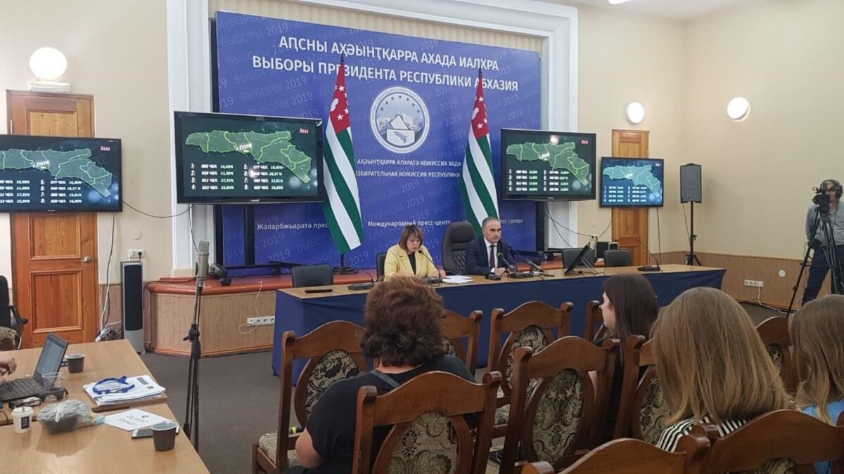 Инал Ардзинба объявил о возможном создании новой партии в Абхазии