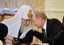 Президент Росії Володимир Путін (праворуч) і Московський патріарх Кирило (архівне фото)