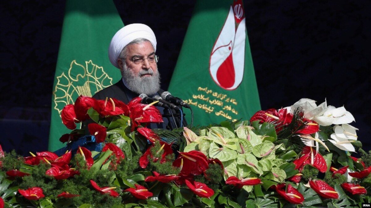 روحانی در ۲۲ بهمن: رهبر با رأی مردم مسئولیت برعهده گرفته است