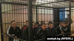 Обвиняемые по делу об убийстве Медета Садыркулова, Бишкек, 5 апреля 2012 года. 