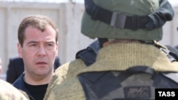 Ресей президенті Дмитрий Медведевтің ФСБ арнайы тобы офицерлерімен кездесуі. Махачқала, Дағыстан, 9 маусым 2009 жыл.