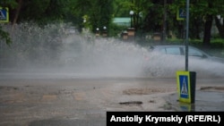 13 липня в Україні, крім західних областей, грози, в східній частині подекуди град, у центральних, південних та східних областях пориви вітру 