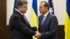 Президент України Петро Порошенко (ліворуч) та колишній прем'єр-міністр Австралії Тоні Ебботт під час зустрічі у Мельбурні, Австралія. Грудень 2014 року