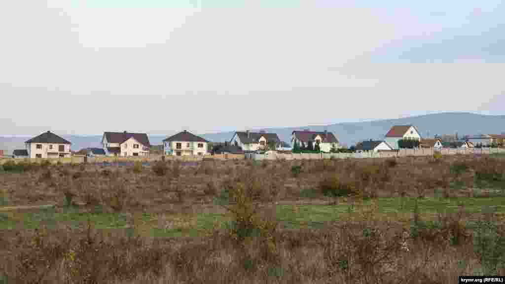 Soñki yılları&nbsp;Küçük Muskomiya (Rezervnoye) köyü etrafında yañı kottecler&nbsp;esip&nbsp;çıqtı &nbsp;