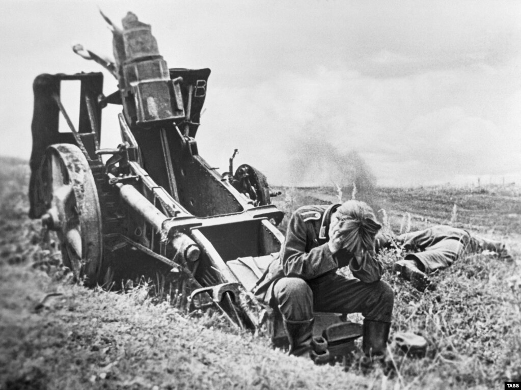 Адзін з самых знакамітых здымкаў падчас бітвы пад Курскам у 1943 годзе — нямецкі салдат у роспачы.