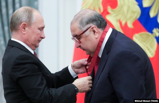 Президент Росії Путін вручив Усманову держнагороду в Кремлі
