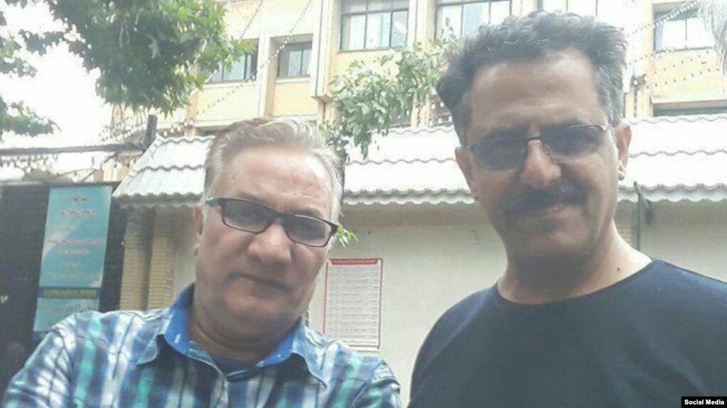 محمدحسین سپهری (سمت راست) به دلیل امضای نامه درخواست استعفای خامنه‌ای بازداشت شده است