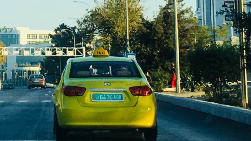 Diňle: Dynç alyş möwsüminiň başlanmagynyň yz ýany, Tükmenbaşyda taksi tölegleri üç esse gymmatlady