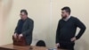 Леонид Волков и его адвокат Владимир Бандура выслушивают решение суда