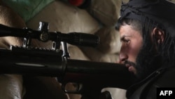  Një luftëtar i forcave, Jaish al-Islam, foto nga arkivi
