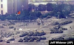 Танки в Пекине, 5 июня 1989 года, через день после подавления мирных демонстраций