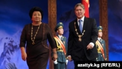 Роза Отунбаева жана Алмазбек Атамбаев, ант берүү аземи, 1-декабрь, 2011-жыл