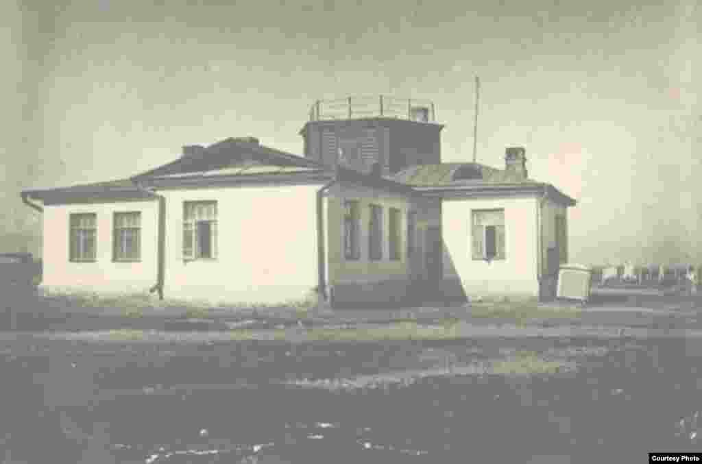 Первое административное здание, в котором началась служба Кыргызгидромета.&nbsp;
