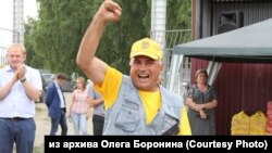 Олег Боронин болеет за своих на районной спартакиаде