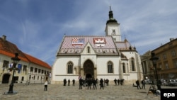 U Hrvatskoj su neovisne institucije zarobili, marginalizirali ili ih politički iskorištavaju politički akteri koji su na vlasti, jedan je od zaključaka istraživanja nevladine udruge GONG (na fotografiji Markov trg u Zagrebu na kojem se nalazi i zgrada Vlade Republike Hrvatske)